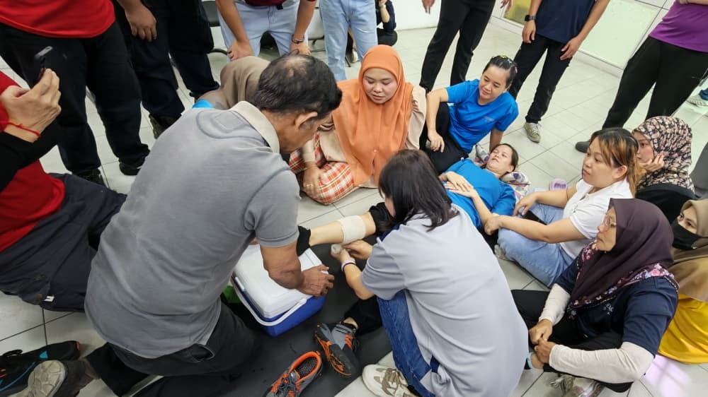 Hands-on first aid practice